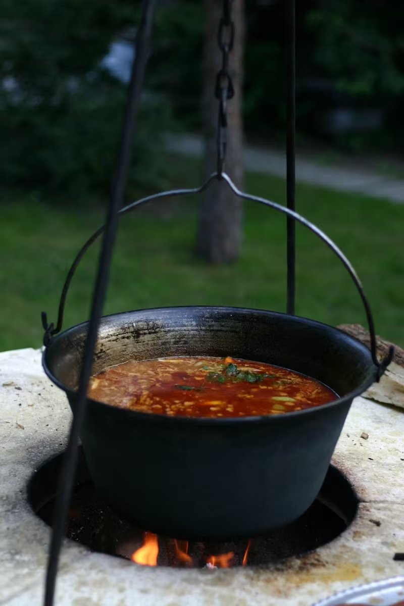 Gulasch im Topf